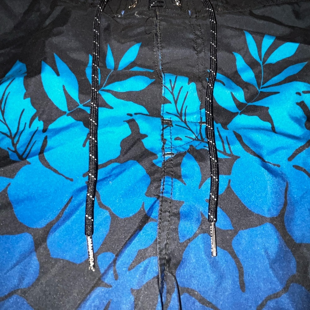 Nautica Blue Floral Men’s Swim Trunks - Picture 3 of 4